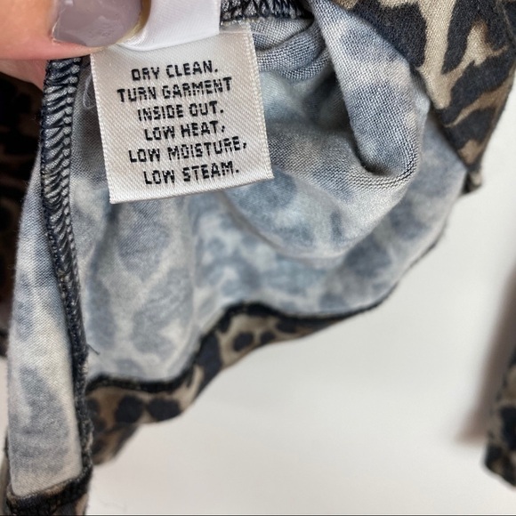 St. John Leopard/Cheetah Print Boatneck Tee Sz P - Picture 7 of 15